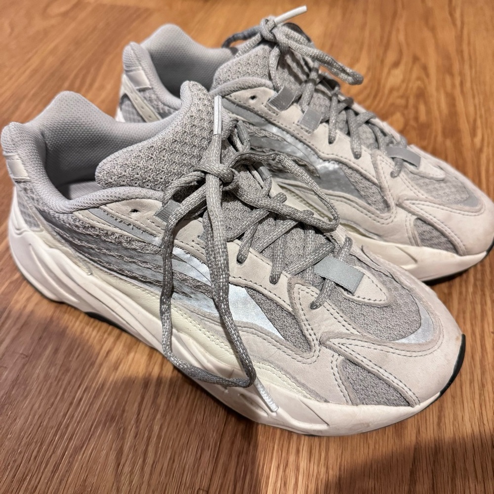 YEEZY BOOST 700 V2
